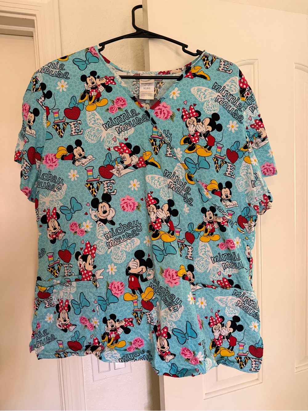 Disney Mickey And Minnie Print Pocketed Scrub Top 100% Cotton size XL